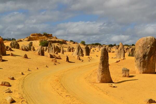 kham-pha-sa-mac-Pinnacles2